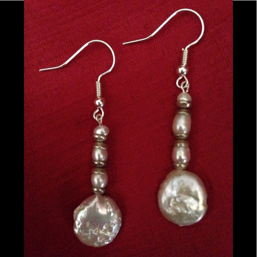 NWT ✨HP 12/17✨ Handmade freshwater pearl earrings!